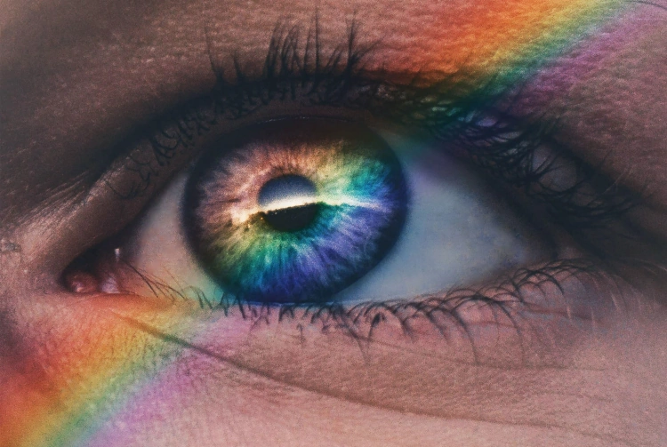 Coloured contact lenses
